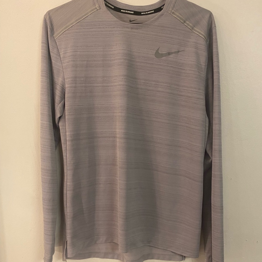 NIKE. Gray. Long sleeve running shirt. Small
